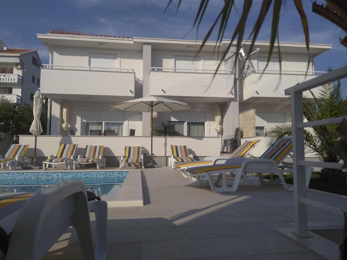 Luxury Apartments Cuba 1 Novalja Exterior foto