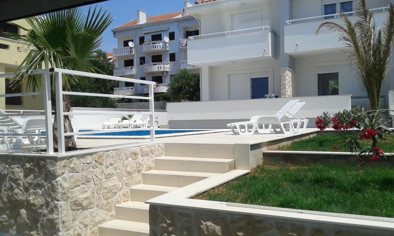 Luxury Apartments Cuba 1 Novalja Exterior foto