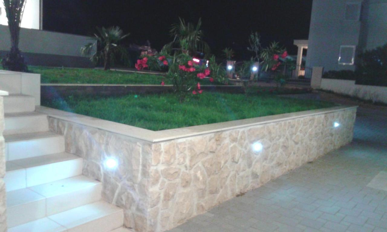 Luxury Apartments Cuba 1 Novalja Exterior foto